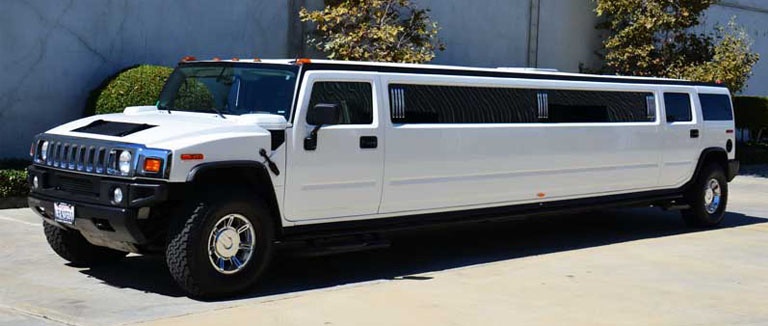 Hummer super stretch limo white