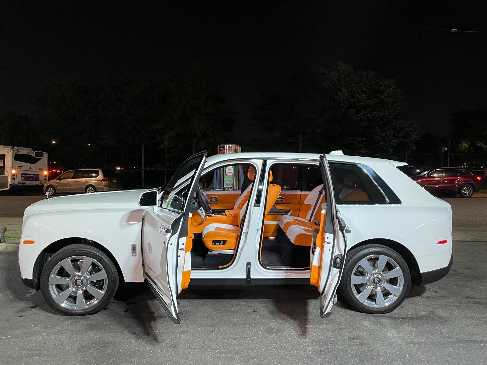rolls royce cullinan side view